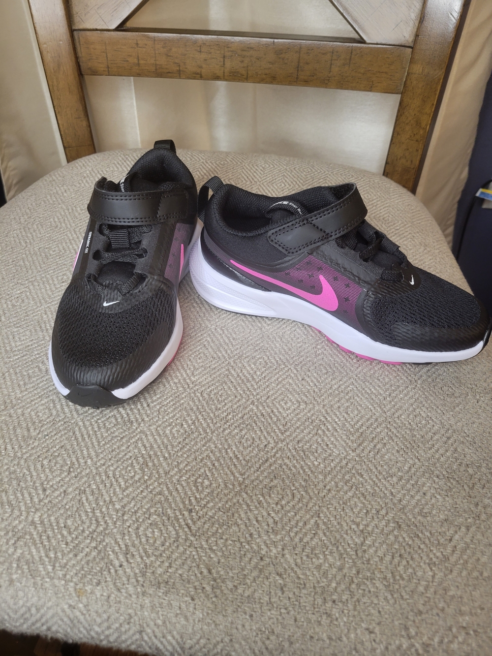 Nike Girl's Black & Pink Athletic Sneaker - Picture 3 of 8